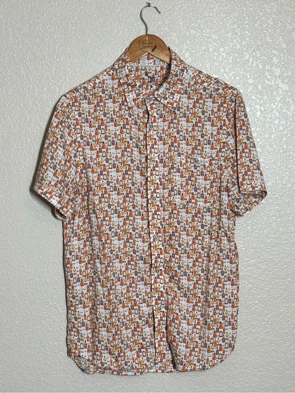Nicoby happy hour shirt small whiskey bottle print